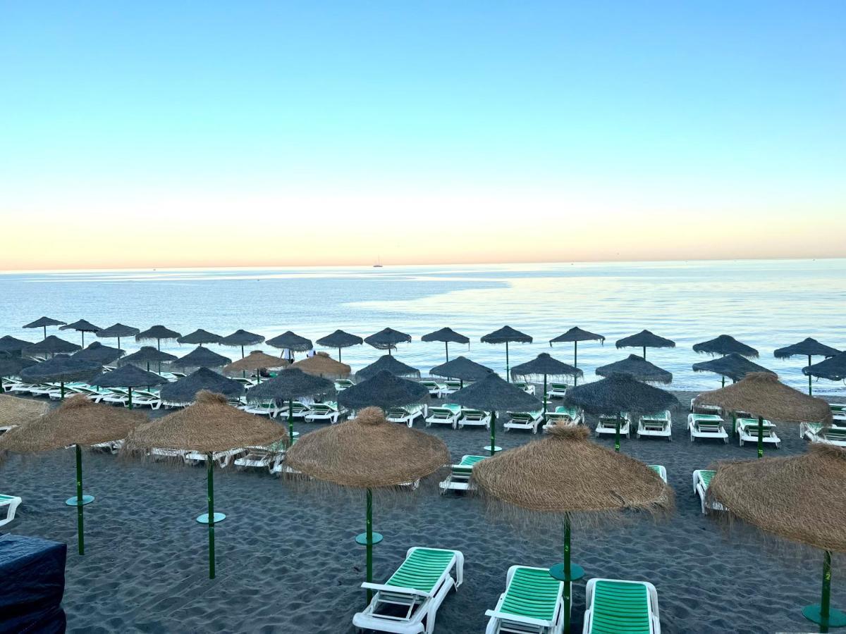 Cozy Fuengirola Apartment With Sea View & Pool Bagian luar foto