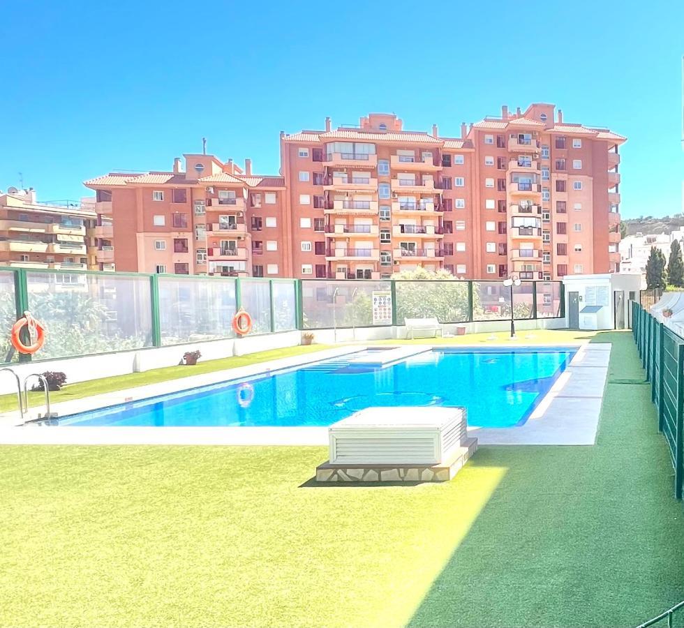 Cozy Fuengirola Apartment With Sea View & Pool Bagian luar foto
