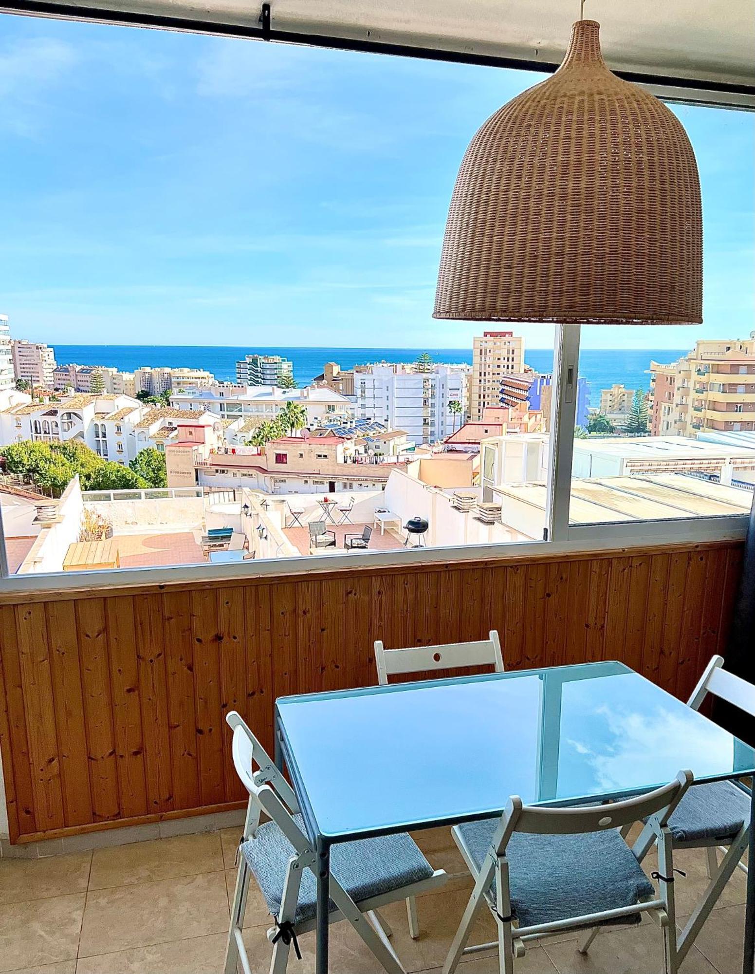 Cozy Fuengirola Apartment With Sea View & Pool Bagian luar foto