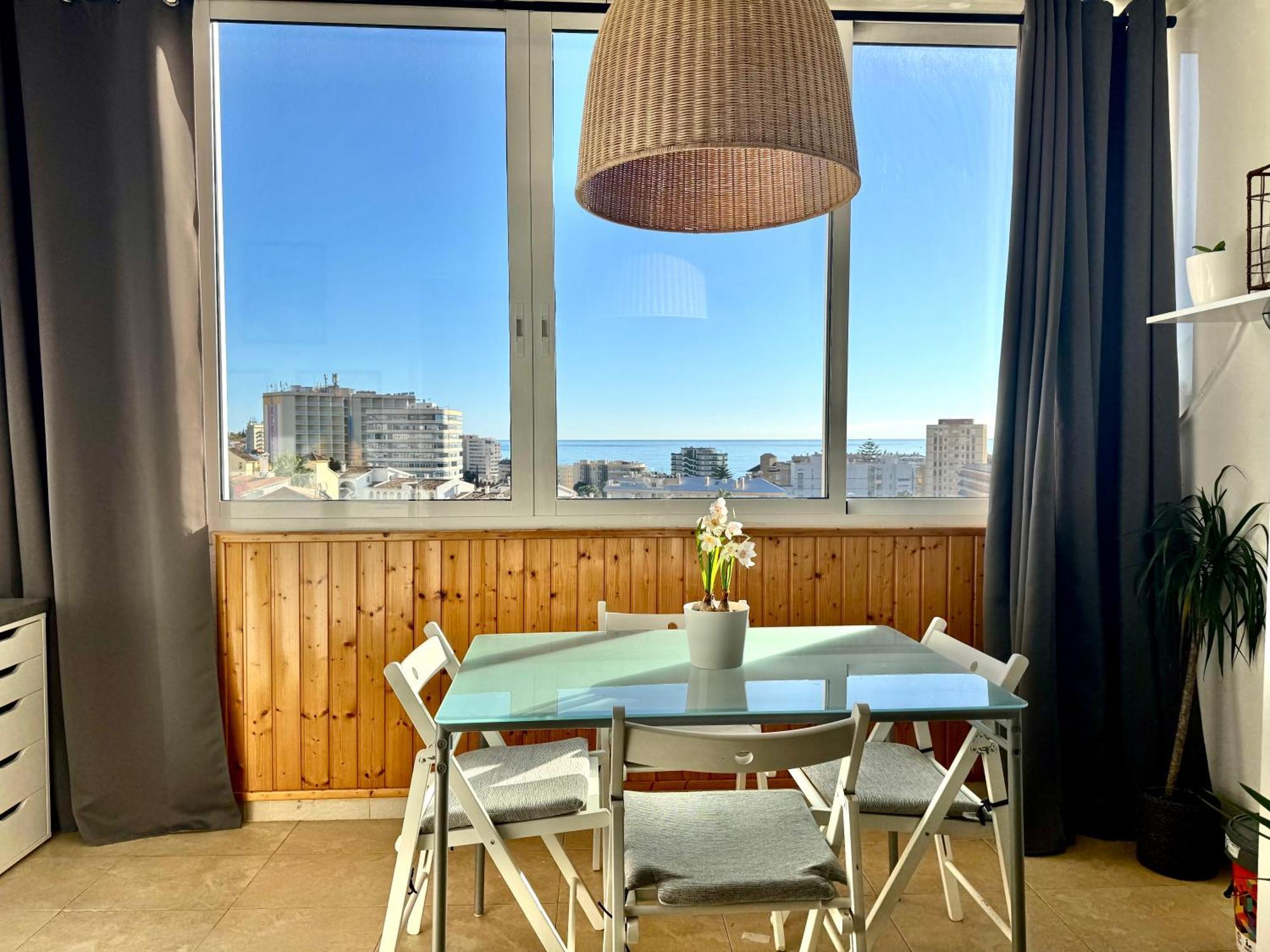 Cozy Fuengirola Apartment With Sea View & Pool Bagian luar foto